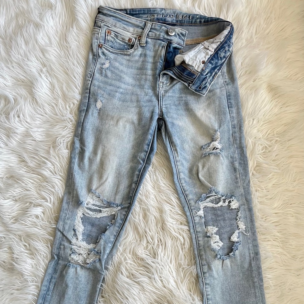 COPY - American Eagle High Rise Jegging Destroyed